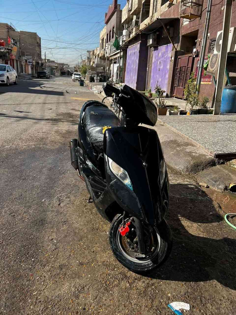 السلام عليكم للبيع دراجة ثعلب
المكينة مفتوحة ومجددة وتشتغل ناعمة، السحب ممتاز وما بيها دخان أو أصوات.
تحتاج باتري فقط، وباقي أمورها زينة.
البيع لظروف خاصة، والمعاينة خير دليل.
السعر: (350) 
للشراي فقط فقط التواصل على هذا الرقم ***********واتساب ف
