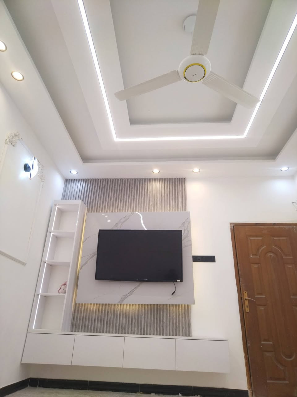 انحن ليس الافضل 
لكن نسعا ان نكون متميزين.لمسه الفن للاصباغ والديكورات الحديثه لكافة أنواع الصبغ
الجدران والحديد واجهات المنازل  بنواعها. للصبغ وعمل جميع الديكورات الصبغ.   وديكورات الفلين والفوم     
                     وديكورات السيراميك الزجاجي
ووراق الجدران
 والا جبس مبورد
أسعارنا مناسبة جدا  للطلب والاستفسار مراسله الصفحة او  الاتصال *********** النجف الاشرف الاستفسار اكثر اتصال واتساب
