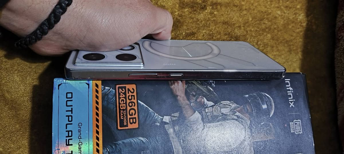 نفنكس جيتي 20برو
GT  20 PRO _
_معالج دايمنستي 48200نانو 
_شاشه أموليد، 144 هرتز، مليار لون،1300شمعه 
_اندرويد 15
_ذاكرة 256/رام24
_كامره 108
_سيلفي32
_الصوت مضاعف، ستيريو
_شحن 45واط
_بطارية 5000
_تيربو العاب
_120فريم ببجي
_للبيع250
*********** 
***********
