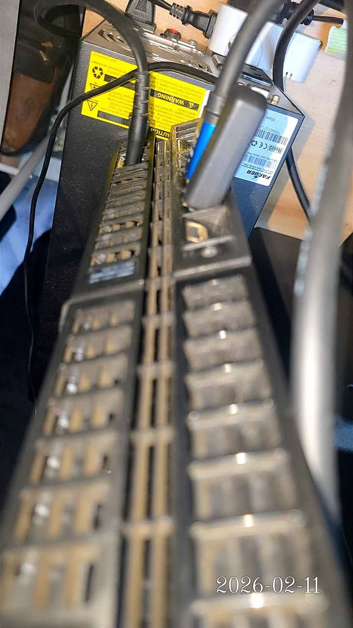 للبيع: بلاي ستيشن 4 مهكر
نظام 11 نص تيرا
قطعة تهكير وجويستك ×2 (واحد أصلي)
الكارتونة وكل الملحقات
الجهاز نظيف، لم يُفتح أو يُصلح
السعر: ٣٠٠ قفل
المكان: شارع فلسطين
التوصيل: متوفر في بغداد و محافظات توصيل بالنص 
الضمان: شكد متريد مواجهت اي مشاكل باللعب بغداد, العراق


**إذا كنت صاحب هذا الإعلان وتريد حذفه لأي سبب، رجاءا أرسل رسالة إلى الدعم الفني**