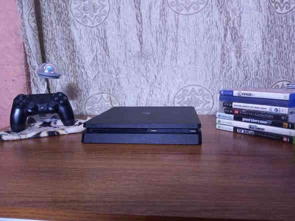 سلام عليكم

جهاز بلي 4 سلم مهكر نظام 11 

#جهاز مفتوح لغرض التنظيف فقط

جهاز نظيف وبي ضمان

ذاكرة الجهاز الداخلية 1 تيرا 

يحتوي على خمس العاب قوية كما موضح في صور

يجي ويا ملحقات(واير كهرباء و HD و قطعة تهكير (دينكل) و جوستك عدد واحد) 

سعر جهاز 300 وبي مجال

#يوجد توصيل لجميع محافظات

للاستفسار: 
*********** ديوانية
