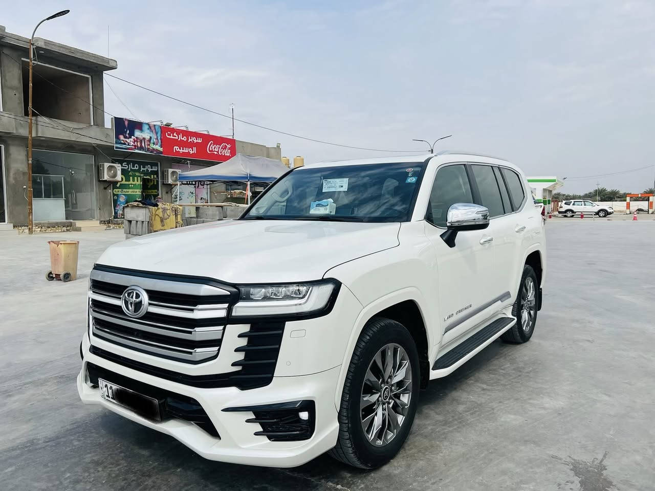 السلام عليكم للبيع لاندكروز موديل 2023 لمتتد ضمان ساز تطبيق ثلاث شاشات رقم بغداد بسمي  مكفول كفالة عامه من صبغ وتبديل وفتح 
جديدة معنى كلمة 
فول موصفات 1/1 فئه VX 
بصمه تشغيل 
بصمه أبواب لمس 
تشغيل عن بعد 
فتحه سلايت
كشنات ثنين كهرباء 
كشنات جلد 
رادار خلفي 
كشنات تدفئه تبريد +كشنات الاماميه خزن مموري 
زراكات 
مري شفط 
شاشات خلفيه 
كشنات خلفيه كهرباء 
مطفايه حريق 
جنطه شفط 
سبعه راكب 
ثلاث قطع تبريد 
محرك 4000 تنفس طبيعي 
حساس امامي 
حساس خلفي 
أرضيات الشركه +بصمات ثنين 
سبير منازل 
وباقي موصفات ساز معروفه 
ماشيه 40 الف حقيقي 
السعر (675) 
الاستفسار اتصل على الرقم ***********
مكان بابل حله
