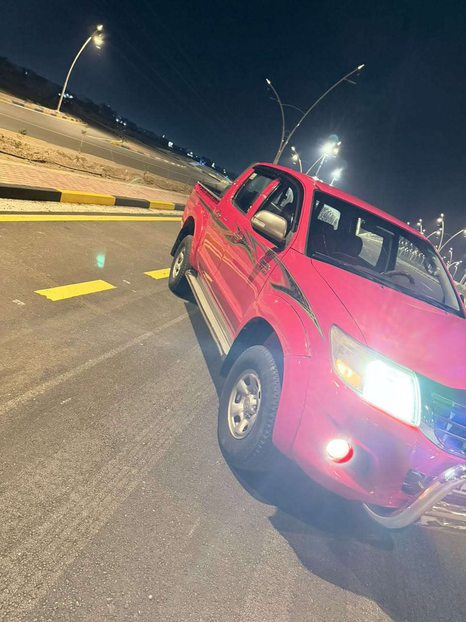 بيكم هايلوكس 2014  اوتماتيك فوريل تحويل مباشر مكفوله من الصبغ السعر ٢١٨بي مجال ماشيه ١٥٠ الف شويه بيها تعديل بارد بالجاملغ مكان السياره سامراء***********
