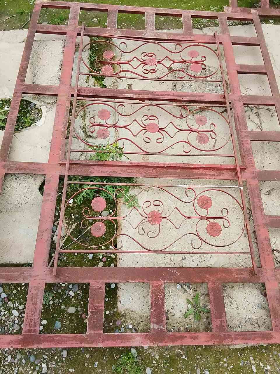 شبابيك وملابن للبيع الاتصال ع رقم  ***********
