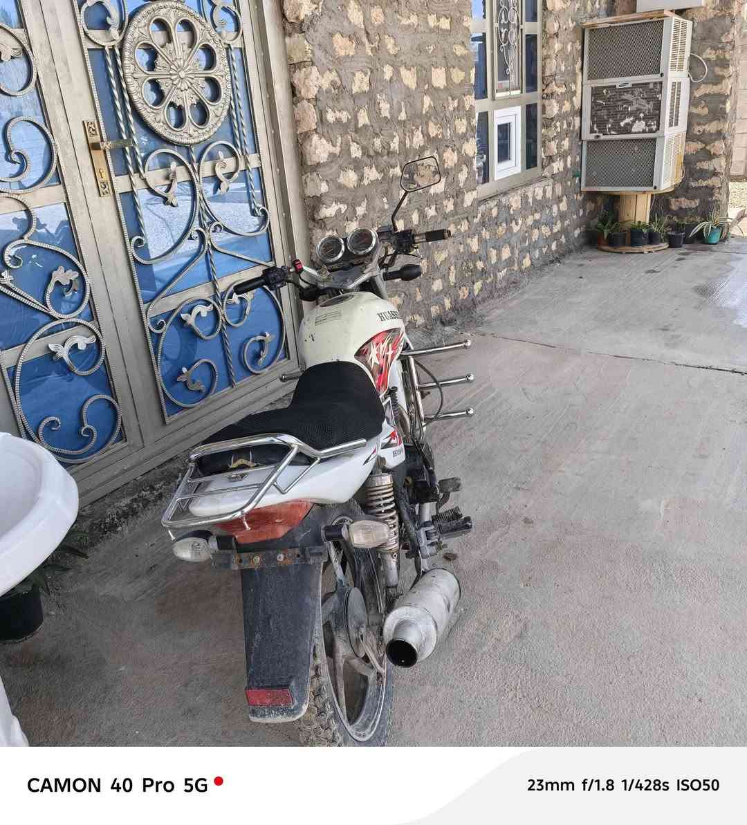 السلام عليكم هيوشه موديل 2017 دراجة نضيفه مابيها وراق مكفوله مكان الرمادي القرية العصريه سعر550وبيها مجال رقم ***********
