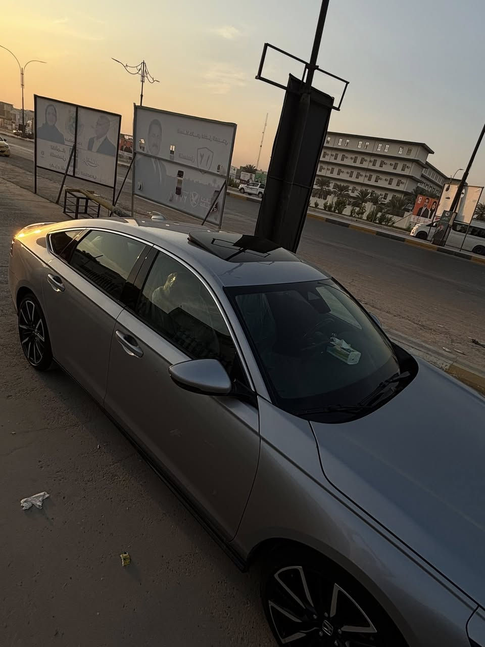 هوندا اكورد هايبرد تورنك 2023
اعلى فئه بالاكورد 
1- داتا شو 
2- تدفئه تبريد مقاعد اماميه+ تدفئه مقاعد خلفيه
3-حساس مطر
4- شحن لاسلكي
5-مري قلاب 
6-كشنات جلد
7-بصمه+فتحه
8-اشاير بالمري
9-حساسات امامي خلفي
10-رادار جانبي
11-تشغيل عن بعد
12-قطعتين تبريد
13- خزن كشنات
14-مقاعد اماميه كهرباء
***********
السياره بدون تبديل وبدون صبغ
