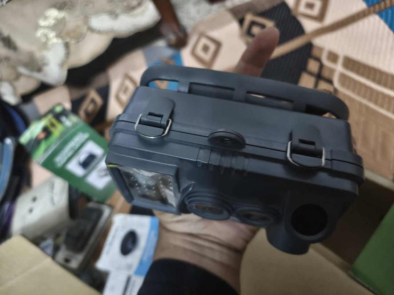 الحل الأمثل لمراقبة (البستان، المزرعة، الكراج، أو باب البيت) بدون الحاجة لكهرباء أو وايرات معقدة. كاميرا (Wild Camera) ألمانية أصلية وبحالة ممتازة.
المميزات اللي تخليها اختيارك الأول:
​✅ لاسلكية بالكامل: تشتغل بالبطاريات وتطول وياك فترة طويلة.
​✅ حساس حركة: تبدي تصوّر تلقائياً بس من يمر أحد كدامها (ذكاء عالي).
​✅ تصوير ليلي/نهاري: وضوح تام Full HD حتى بالظلمة القوية.
​✅ مخفية: فلاش الرؤية الليلية ميبين (إنفراريد) حتى محد ينتبه عليها.
​✅ مقاومة للظروف: تتحمل الحر والمطر، شدها وعوفها.
​💰 السعر: 30 ألف دينار (وبيه مجال طيب للشراي).
📍 المكان: بغداد - مدينة الصدر - شارع الفلاح - قطاع 40.
📞 للتواصل: ***********
