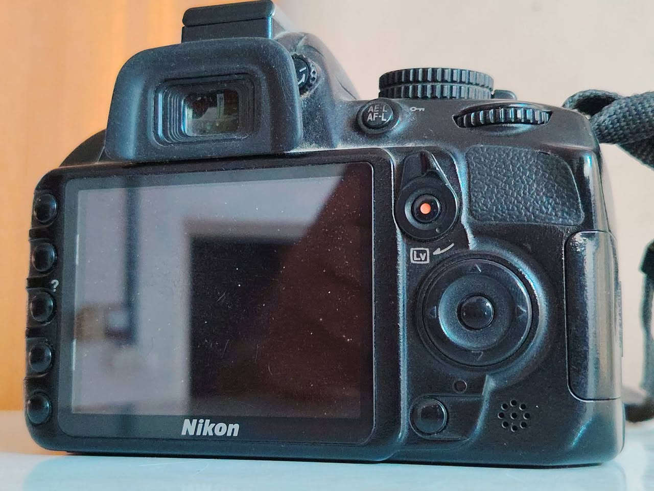 كاميرا نيكون ٣١٠٠ كامله ملحقاتها اكو توصيل كافة المحافظات *********** وتساب
