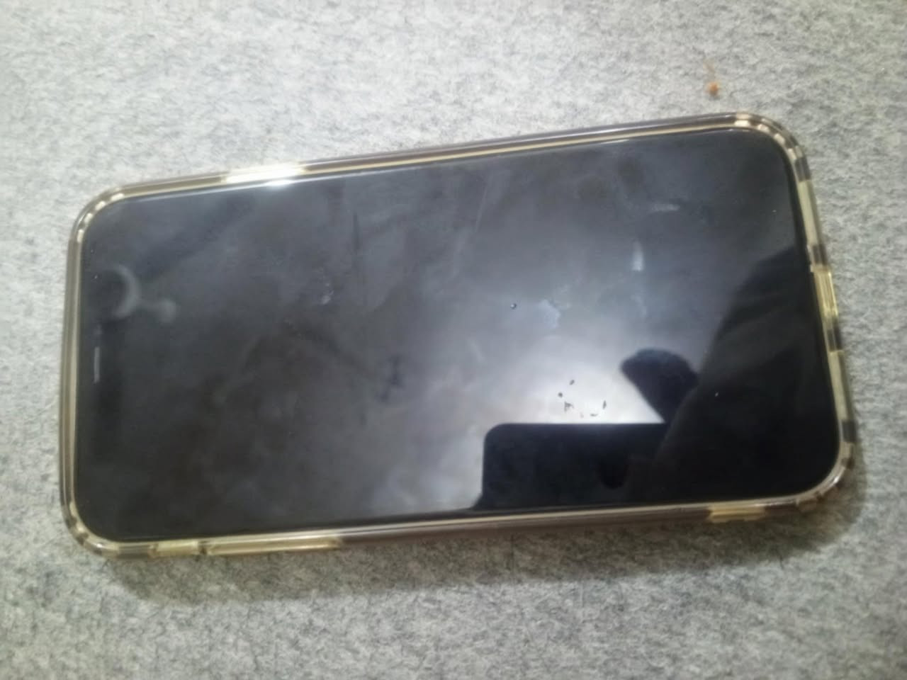 آيفون ١١ عادي لا تخابرني دكلي شمبدل بي ولا دكلي وين اكو ١١ بلادي بطاريه ٩٦ ما مبدله ولا معاليه ولا مبدل بي شي كله بلادي. وغراضه كامله موجوده على الفحص شرط من شاشه ومن بطاريه واذا مفتوح اكفله الك كله شغال مابي برغي عطل 300$ ***********
