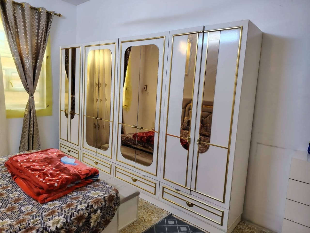 السلام عليكم
غرفه اخشاب تركي 10 قطع
مستخدمه قليل نضيفه بيهة ضرر بسيط موضح بالفيديو
مكاني بغداد مدينه الصدر
التواصل خاص او واتساب ***********
