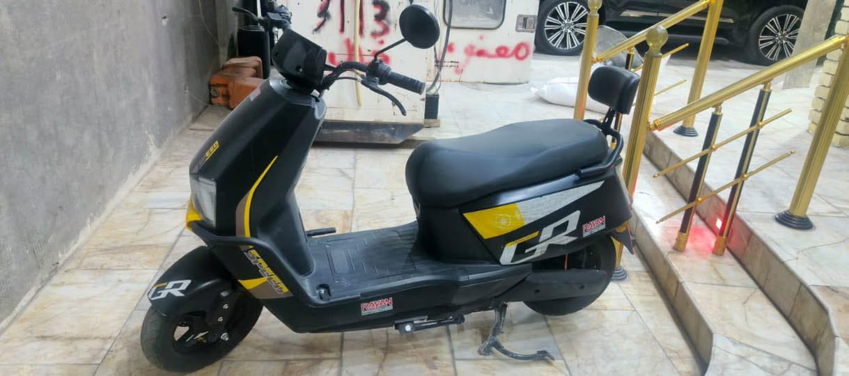 سلام عليكم دراجه شحن الريان مستخدم قليل 6 بطاريات جدد 
للتواصل *********** البصره بيع مستعجل
