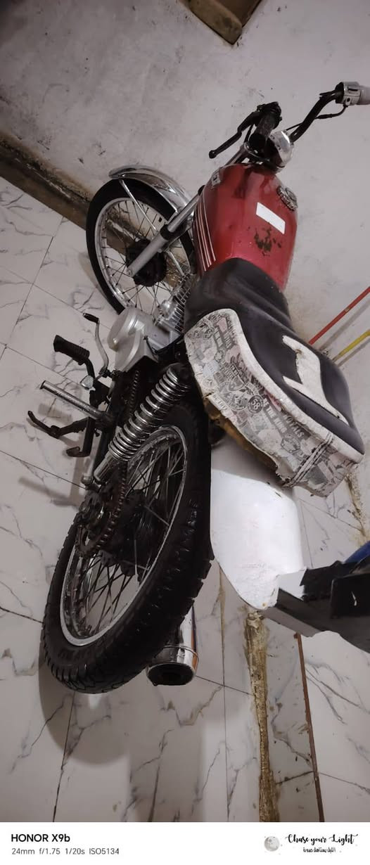 سلام عليكم دراجه كلك للبيع دراجه نضيفه حيل محرك  مفتوح نضيف شلعه اتشك الكاع دراجه كلشي ما ناقصها سعر 550 او بيها مجال المكان الناصريه مركز الرقم ***********
