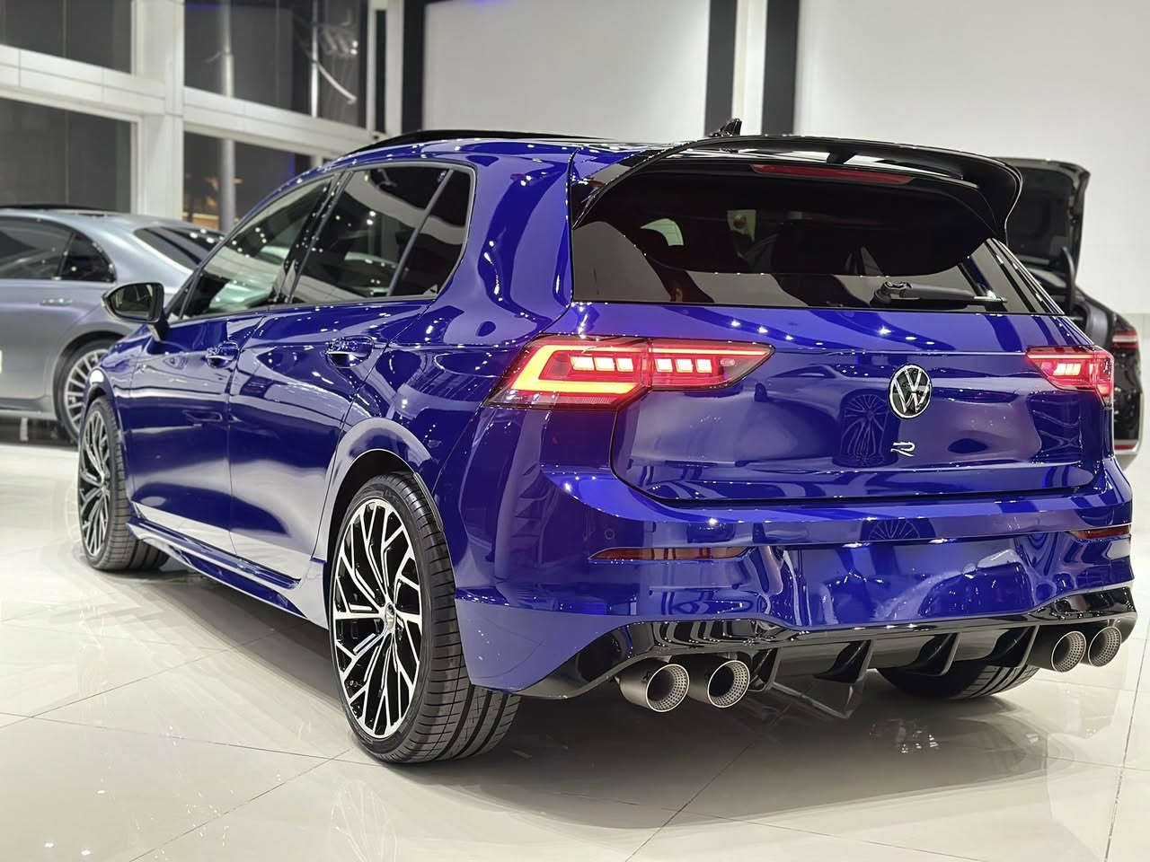Volkswagen Golf R 
موديل : 2025 
وارد: اوروبي 
المسافة المقطوعة : 49000 كم 
حجم المحرك : 4 سلندر 
بانوراما - كشنات شاموا - بوكيت سيت - تحكن ستيرن لمس - شاشة كبير - مقاعد تسخين - ستيرن تسخين - وضعيات قيادة - رادار 360- كامیرا 360- حساسات- ………… .
رقم سليمانية 
بدون صبغ 
مكفولة كفالة عامة 
للاستفسار: ***********
———————————————
Volkswagen Golf R 
ساڵ:2025 
هاوردە: ئەوروپی 
ماوەی رۆشتن :49000 کم 
قەبارەی بزوێنەر : 4 بستۆن 
پانۆراما ـ کوشن شاموا ـ کشن سیباق ـ سوکان ڤۆلیۆم لەمس ـ شاشە گەورە ـ کوشن گەرمی ـ سوکان گەرمی ـ مۆدی لێخورین ـ رادر 360 - کامێرا 360 - حاسە 360 -……………. .
ژمارە سلێمانیە 
بێ بۆیاغ بێ سارد 
بۆ پەیوەندی : ***********
