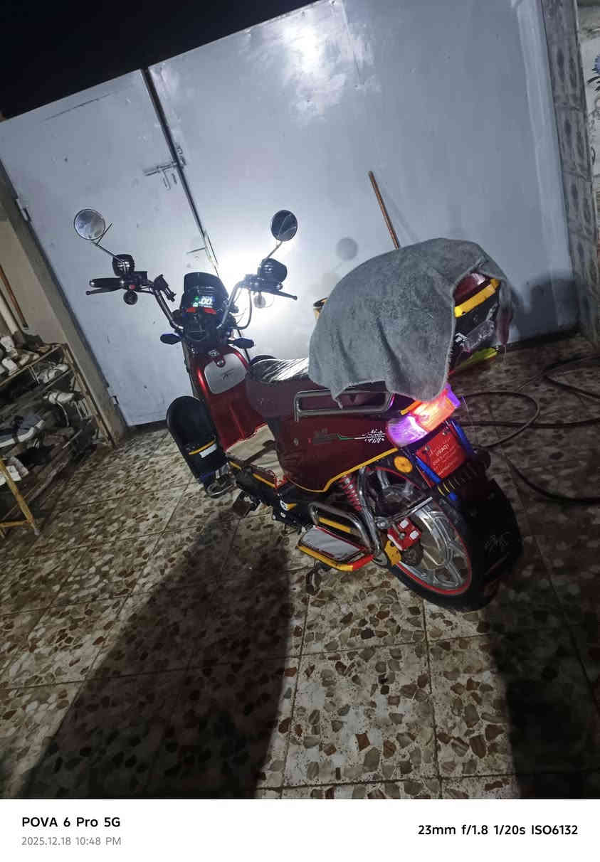 السلام عليكم هارلي للبيع بطاريات قبل شهر ونص تقريبا شادهن عل فحص 32امبير اشاير كلهه شغاله نضافتهه 90/100 السعر 480وبيه مجال للشراي مكان فلوجه حي الشهداء استفسار ***********و ***********
