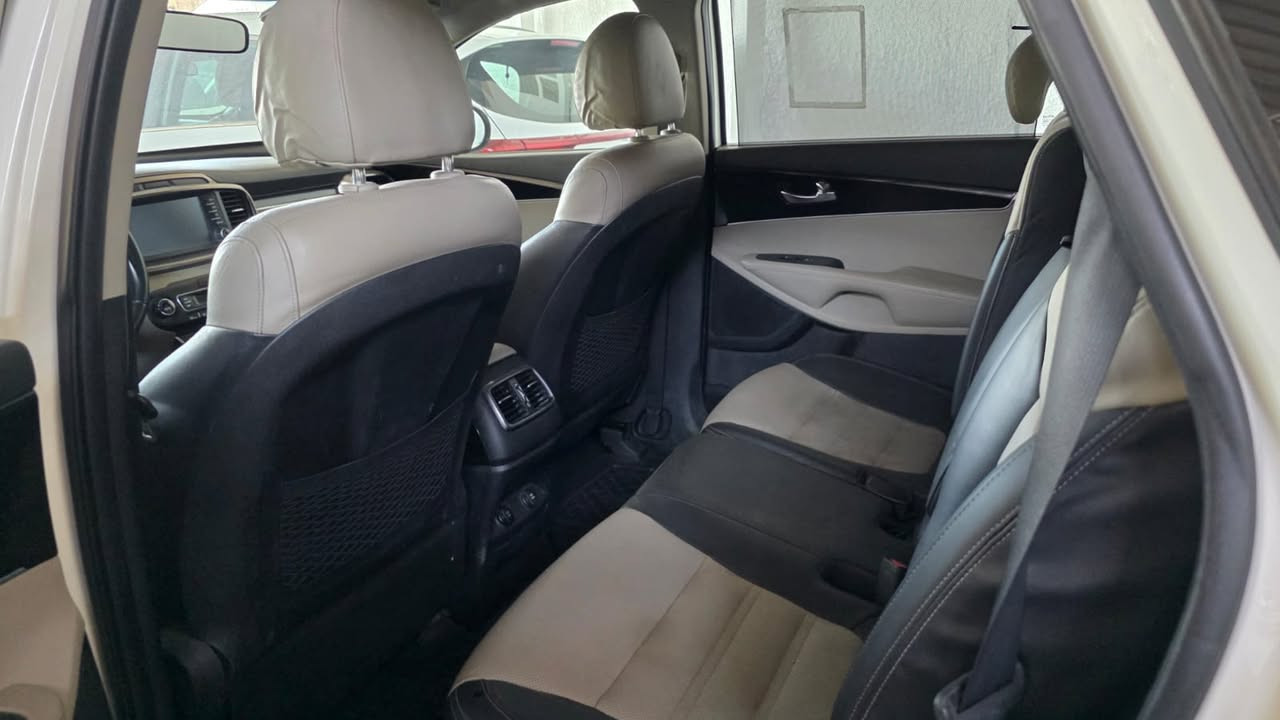 سورنتو مويدل 2019 فول مواصفات 

اعلى مواصفات نزلت بالسورنتو

رقم بغداد سيارة 

عداد 130 كم

اعلى مواصفات نزلت بالسورنتو 

سقف بانوراما 

شاشة ذكية 

تحكم سترين 

مقاعد جلد كهرباء تدفئة تبريد

 مري كهرباء + صندوق كهرباء 

حساس أمامي خلفي

كاميرا خلفية 

ثلاث قطع تبريد 

نظام شيارة ABS 

فور ويل درايف 

بردات خلفية 

محرك ستة سلندر 

و للاتصال على ارقام

***********

***********
