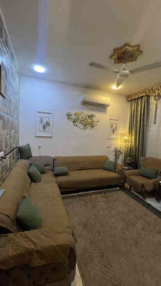 السلام عليكم… 
دار للبيع زراعي سند 25 
المساحة 77 م واقع حال 82 م واجهة 5.30 نرال 14.5 
بناء حديث 2020
🟢يحتوي الطابق الارضي:مدخلين  /صالة + مطبخ + غزفة نوم  وخدمات 
🟢الطابق الثاني: /2 غرف نوم مع خدمات 
🟢الطابق الثالث :/بيتونة كبيرة مع سطحين 
العنوان: سبع ابكار مقابل مدخل سوق السمكة فرع خدمات سبع ابكار لغسل السيارات 
يبعد عن الشارع العام مسافة كم متر داخل قيصرية 6 م
للاستفسار ..
السعر  225 مليون
***********
