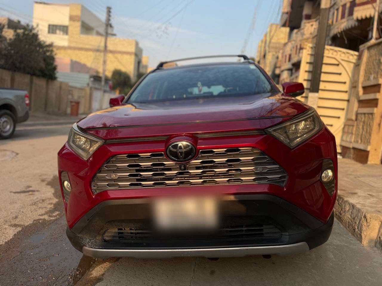 ‏السلام عليكم
𝐓𝐎𝐘𝐎𝐓𝐀 𝐑𝐀𝐕𝟒-  Limited 2020
‎تويوتا راف فور بانزين موديل2020  وارد امريكي
🥇حادثه فقط دعاميه اماميه فقط   يعني كلين تايتل
اللون: ماروني ( دم الغزال🩸)
 55mi :‎ ماشية 
حجم المحرك: 2.5 ( 4 سلندر)
  Limited  مواصفات
🛞تخم تايرات جديد قبل شهر شديت تايلندي جديد🛞
اعلى مواصفات فول الفول 
كشنات جلد بلادي
‎بصمة ابواب
‎بصمة تشغيل 
تشغيل عن بعد
5 كامرات (360 درجة)
بانوراما وليس فتحه 🚧
تدفئة تبريد الكشنات 
تدفئة المقاعد الخلفيه
‎كاميرا خلفية 
‎هاند بريك بصمة
‎رادار‎ امامي (تحديد مسار) 
‎رادار جانبي  (نقاط عمياء)
‎رادار خلفي (التحذير من الاصطدام)
لد زنون ناصي عالي كاشافات زنون
‎وضعيات قيادة
‎ نظام : Eco
‎نظام : Normal 
‎نظام : Sport
‎كشن كهربائي  
‎صندوق شفط كهربائي
‎دعم Apple CarPlay وAndroid Auto
‎ بلوتوث + منافذ USB
‎ 6 سماعات
شرط : (محرك كير صدر مكفول وعلى الفحص)
السياره مال بيت وما بيهه نقص اي شيء 
كامله مكمله
السياره اعلى فئة بالراف 🥇
السعر : 250💸
العنوان : بغداد حي اور)
‎ للاستفسار الاتصال :***********
