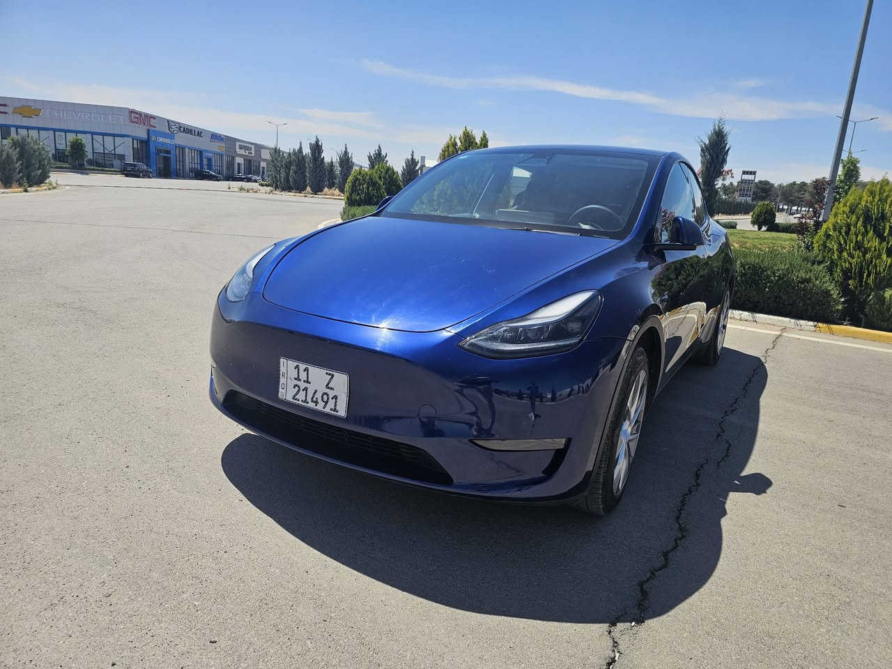 السلام عليكم 
Tesla model y 2020 standard range 
الصبغ بنيد فقط 
بطارية ليثيوم فوسفات الحديد و معروفة هاي البطارية بطول العمر اطول من اليثيوم النيكل ب ٣ مرات تقريبا  و يومية تنشحن لل ١٠٠ ما تتاثر هاي توصيات الشركة مو من عندي الحجي وحتة بلحوادث امنة جدا 
السيارة اون لاين اخر تحديث 
السعر 18700$
للستفسار اكثر وتساب 
***********

