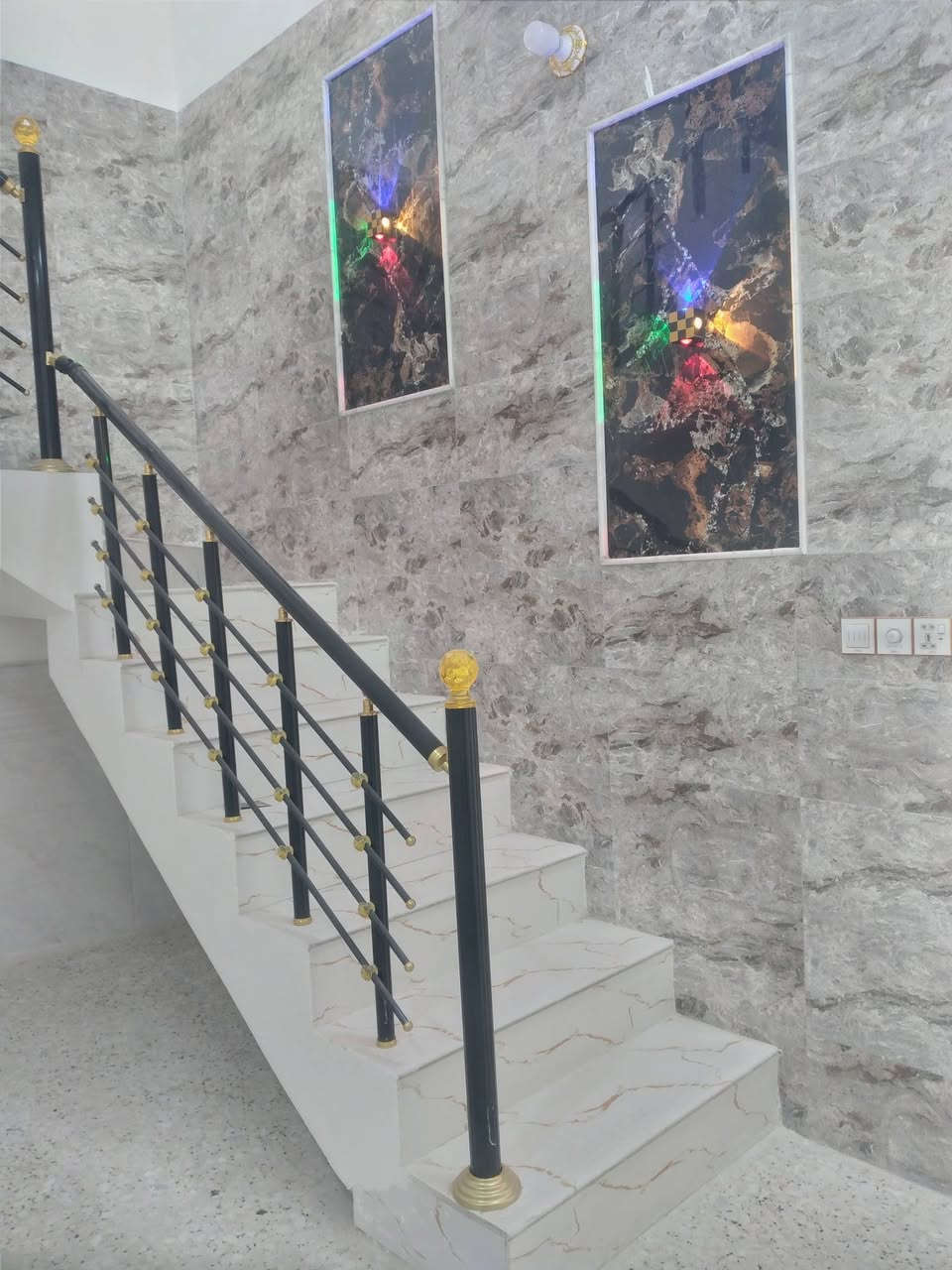 بيت للبيع  100 متر طابق واحد حي النداء منطقة ال53 قرب شارع 60 مجمع قنبر خلف إنشائية جابر الخفاجي يبعد مسافة  100 متر عن الشارع الرئيسي التبليط المحتويات/ غرفة و مطبخ  و صالة واستقبال ومكشوفة و حمامات2 داخل و خارج 
موبايل/ ***********
1/المساحه 5*20
2/اساس وسقف صب كونكريت 
3/طابوق نهروان 
4/حدادية درجة أولى 
5/جدران سيراميك+الواح بورسلين
6/ارضية كاشي سليمانية 40*40
7/درج بورسلين+ محجر تركي
8/تطبيك سطح اشتايكر
