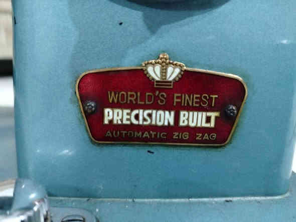 مەکینە خەیاتی بۆ ناو خۆی بەریتانیا دروستکراوە کلاسیکە شتێکێ شازوو تایبەنە 125 هەزار لە ڕانیە
*********** رانية
