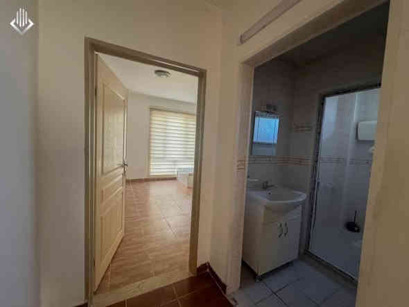 يتوفر شقة للايجار في مجمع ژيان ستي خلف مجدي لاند
مساحة 147 متر 
مفروش بالكامل (مؤثث)
ثنين نوم 
صالة كبيرة
مطبخ معزول
مخزن 
ركن ثلاث واجهات 
سعر الايجار 390$ 
للتواصل والاستفسار 
***********
***********
