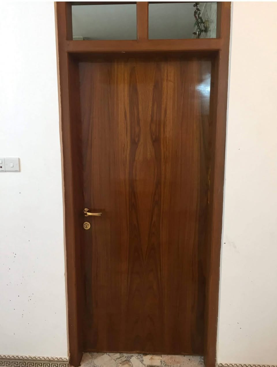 السلام عليكم يوجد صباغ خشب هذه صور الشغل للاستفسار ***********
