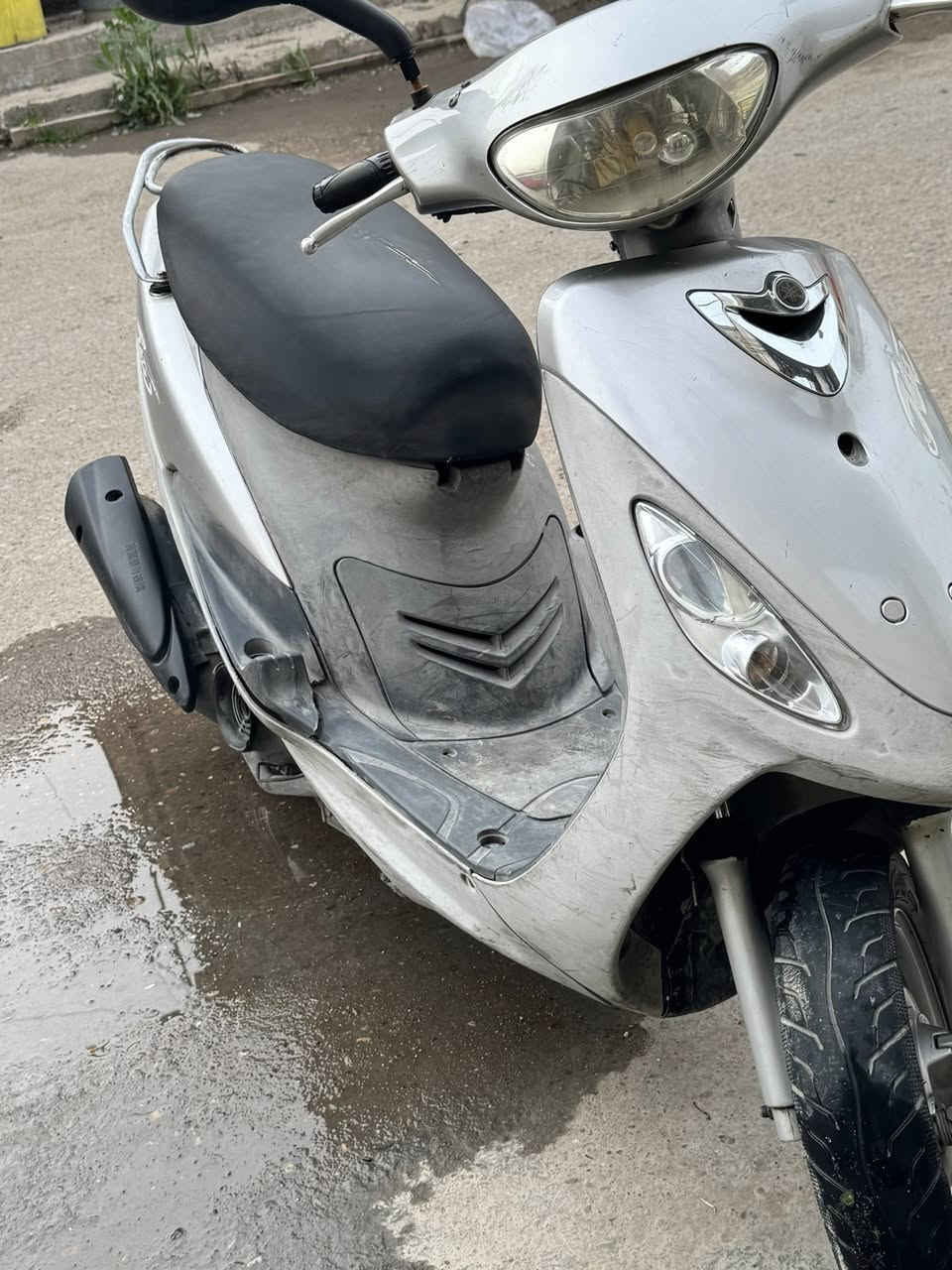 سلام عليكم ماكس منغولي دراجه مال رمبه صار شهرين من منزلها ختم واحد سلف هندر خير من الله مكفوله من الفتح وصوت ودخان نقصها جاملغ امامي فقط وستان تعليك كامله دراجه من كل النواحي اوراق معرض اصليه العده مالتها بصندوك سعرها ٥٥٠ وبيها شي بسيط حك الجيه مكاني بغداد صليخ ٦٠٠  ***********
