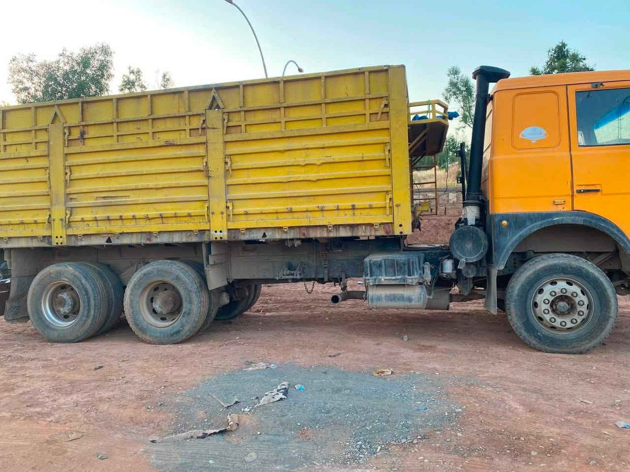للبیع بۆفرۆشتن
مودێل 2002
ڕقم سەنەوی هەولێرە
گێرو مەکینە (مانە) 
مەمجوعەی بیلادە
شانصی پاکە 
تاقم تایەی لۆکە
هەموو گیانی بەشەرت 

***********
***********
کۆڕەکە وەپسەپ ڤایبەر لەسەرە
