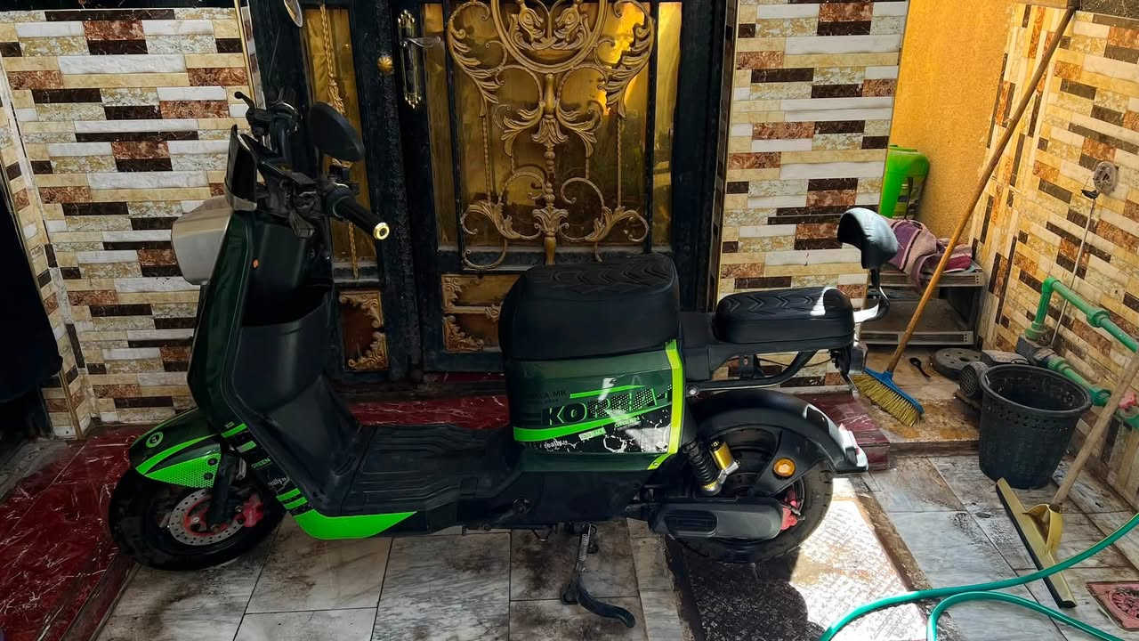 السلام عليكم R7 للبيع استعمال قليل 5 بطاريات بحالة جيدة 32 امبير جميع ملحقاتها وياها مكاني البصرة الحيانية 
***********
سعرة 475
