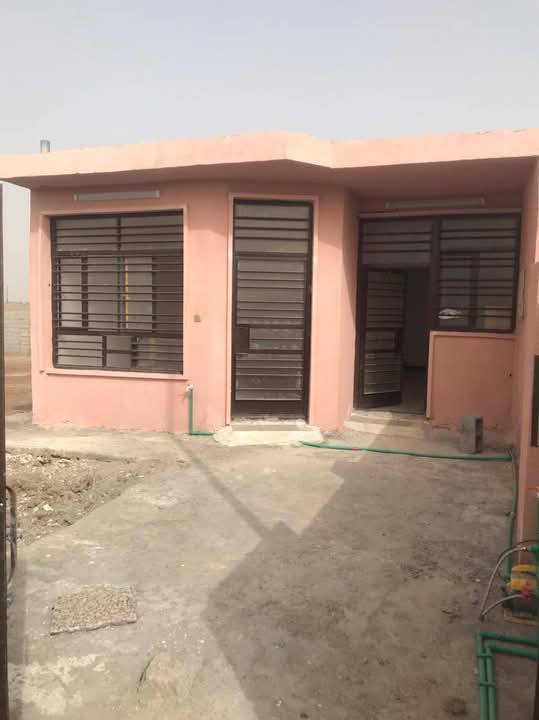 السلام عليكم بيت للايجار في منطقة الدوانم بشارع مجمع زياد السكني يحتوي على صاله ومطبخ وحمام وحولي وغرفه نوم وحده بسعر ٣٥٠ اني صاحب البيت للاستفسار عل الرقم بي واتساب ***********
