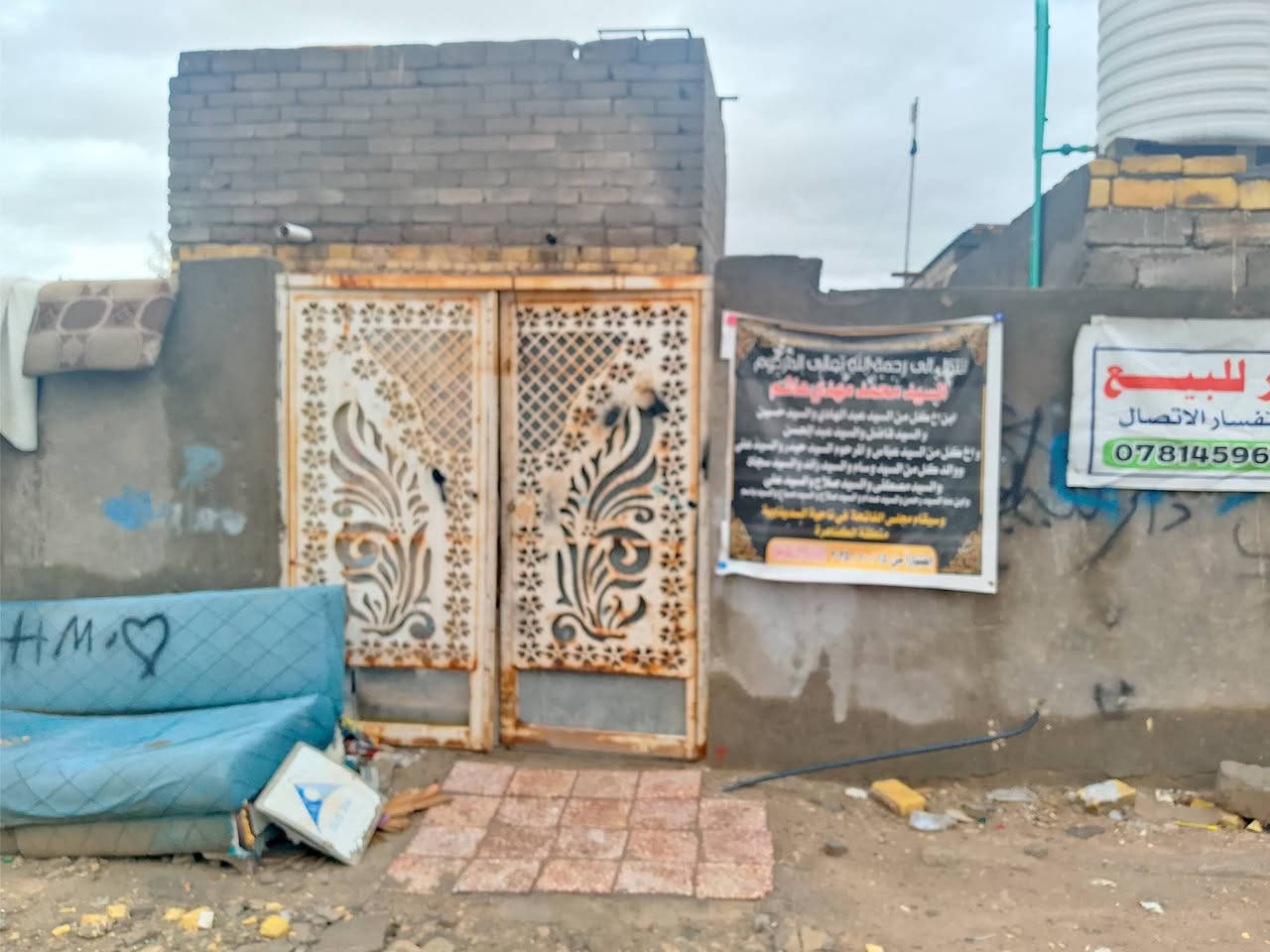 سلام عليكم 
بيت تجاوز للبيع متكون من غرفه وديوانيه ومطبخ وصحيات وساحه جبيره سعر 15 وبي مجال مكان صالحيه قرب مدرسة تبوك الأستفسار اتصل على رقم ***********
