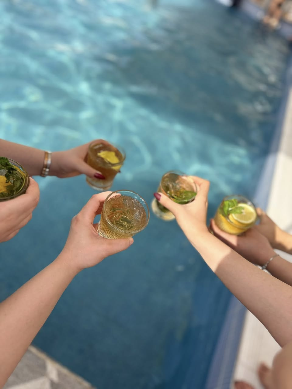 مساء الخير ع احلى متابعين 🔴🔴🔴
تستقبل مزرعه عشق حجوزاتكم  

العالب  الشباب بليارد فيشه منظده 
مجموعه العاب الأطفال 
حدائق عدد 2 
غرف عدد 2 
صاله + مطبخ مؤثث بالكامل 
جلسه عربيه خارجيه 
مسبح كبير 12×6 العمق من 150/ 180 
مسبح للاطفال 
مزرعه مكيفه كهرباء 24 ساعه
 ‭***********
