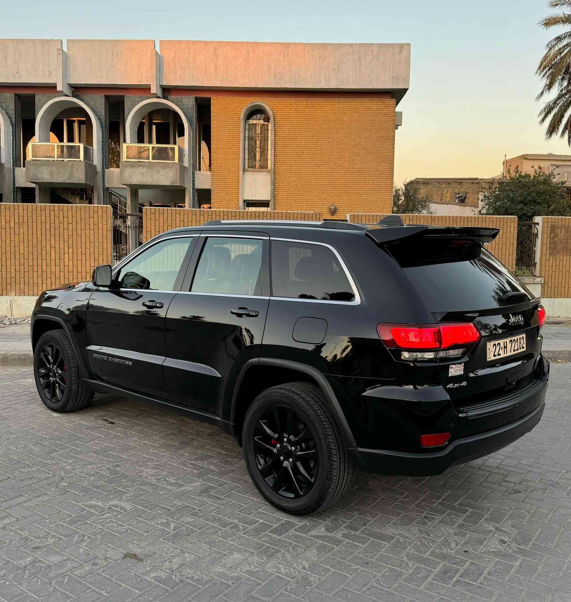 سلام عليكم العنوان بغداد حي الجامعة 

جيب لاريدو 2020 ماشية 72 ميل 
حادث خفيف صور ااحادث موجودة
جاملغ جانبي 

السيارة بالحقيقة بعد احلى ونظيفة 

للاستفسار على خاص 
او واتساب ***********
