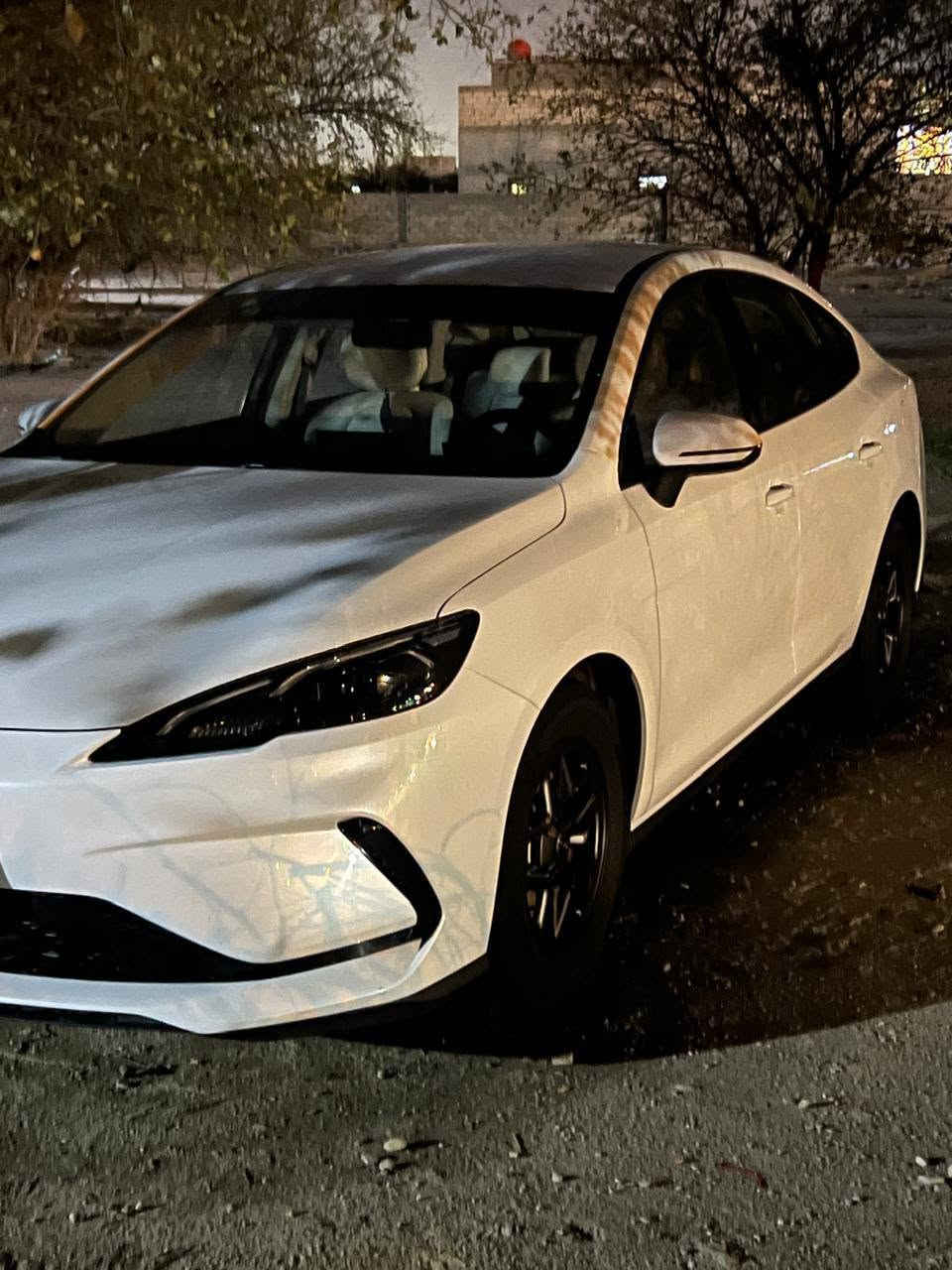 سلام عليكم BYD سيارة مكفولة بيه شخط الرقم البصرة تحويل ماشى 27 الف مكان سيارة بل البصرة السعر 120 بيه مجال شراي اتصل عليه (***********) (***********)

