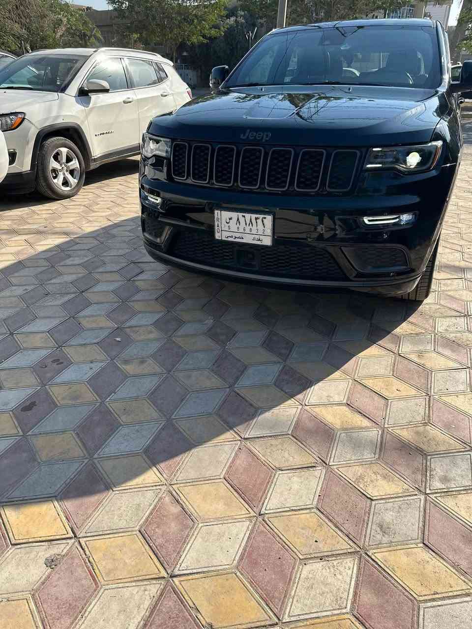 السلام عليكم
جيب كراند شيروكي 
فئة
‏  Jeep High Altitude overland 
فئة مواصفات سومت summit
يعني اعلى فئة بالجيب
اعلى مواصفات من الX وال S والاوفرلاند العادي
رقم بغداد بالاسمي مشروع وطني التاجيات

وارد امريكي حادثها تخريب كسر البنوراما فقط 
يعني السيارة (( كلين . كلين )) بدون صبغ بدون تعديل من الدعامية للدعامية  

وياها السونار مالتها مرفق بالمنشور

السيارة عليها برمجة مراوح
فتح فصلة 
برمجة سكليتر يعندي دوس براحتك
برمجة الاوكتان يعني حتى بانزين عادي فوللها
برمجة كير 
جميع اجزاء السيارة الداخلية والخارجية جديدة

الموديل : 2021
المحرك : V6.  3.6L .

فول مواصفات 1/1
* المواصفات :

1*جكات رفع مستوى السيارة
2* سقف بنوراما. 
3* رادار امامي.
4* تحديد مسار.
5* نقطة عمياء .
6* فرش المقاعد من الجلد . 
7* المقاعد الأمامية كهربائية .
8* ذاكرة لحفظ وضعيات الجلوس . 
9* المقاعد الأمامية مع تدفئة و تبريد و الخلفية تدفئة . 
10* ويل قياس 21 انج اسود  .
11* تدفئة ستيرن . 
12* شاشه 8.4 انج . كار بلي 
13* نظام الملاحة (GPS) . 
14* مصابيح امامية زنون . 
15* المصابيح الأمامية مع LED لايت . 
16* كشافات الضباب زنون . 
17* تشغيل عن بعد .
18* صندوق كهربائي .
19*  حساسات خلفية و امامية .
20* كاميرا خلفية .
21* مرايا بخاصية التعتيم الذاتي يمكن التحكم بها .
22* مرايا جانبية قابلة للطي كهربائيا .  
23* نظام بريك اوتماتيكي
ااسيارة جديدة كلش ريحة الشركة بيها طبعا الامريكي ميتقارن بالخليجي من حيث المتانة والامان وراح ارفق صورها مال امريكا
 
 
السعر 390$ ورقه  
 
الهاتف والوتساب:***********
بغداد
