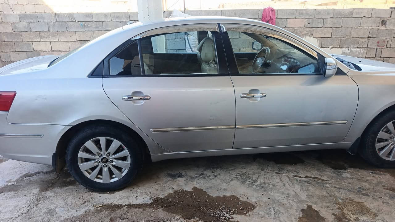 سوناتا للبيع 10 خليجي محرك20 اربع حساسات تبريد وصدر كير ومحرك كله بل شرط بيها 3 قطع رش بدون دواخل سياره جديده مراوس أو بيع السعر110 وبيها مجال قليل للتصال ***********
