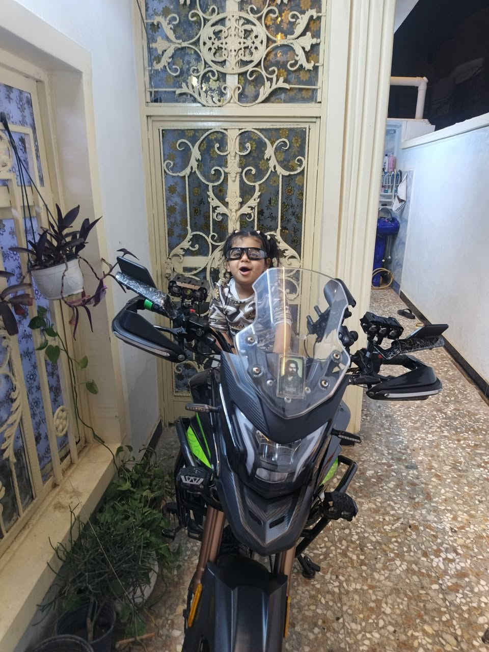 للبيع كفاله عامه  
مديل ٢٠٢٥
تخم تاير چوبلس جديد 
دسكات جدد فلنجات جدد شغل فول 
كشافات ضبابي 2 عدسات
لايتات 3 عدسات اصلي وكاله سيزر  
مري رياضي كاربون 
تغليف عازل حراري للصالنصه 
وين ما تريد تفحص افحص 
شرط تحويل 
سعر ٣٢٠٠  بيها مجال قليل 
***********
