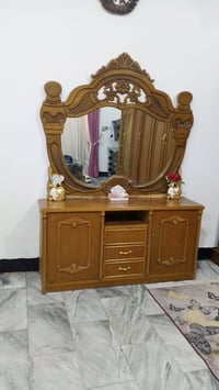 غرفة اخشاب • للبيع