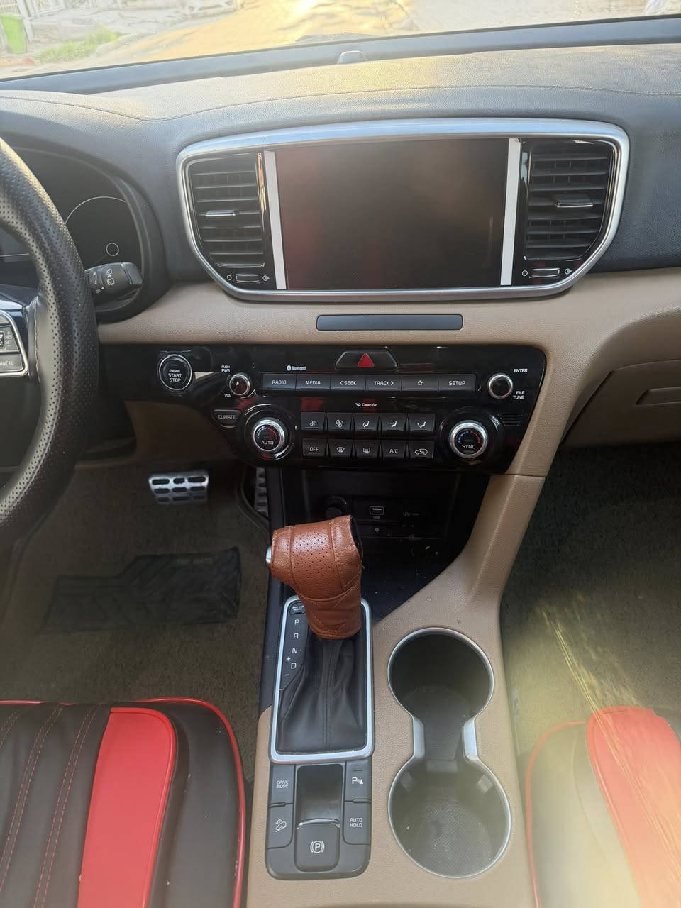 جيتي لاين
سبورتج موديل 2021 جيتي لاين
فول مواصفات واحد على واحد جيتي لاين 
معروفه مواصفات الجيتي 
مكفوله كفاله عامه ما عدا بارد بيه ٣ اصابع بالجاملغ لامامي 
ماشيه ١٠٠ الف 
السعر ٢٠٨ اوراق 
مكاني بغداد للتواصل ***********
