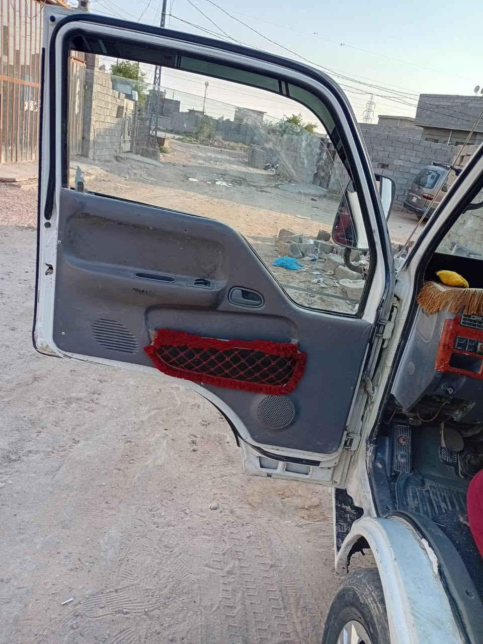 للبيع فونتيرا موديل 2000 رقم انبار مكفولة كير ومحرك وصدر كفاله السيارة حييل حلوه سعرها50 وبيه مجال حسب القناعه مكانها فلوجه حي مختار ***********
