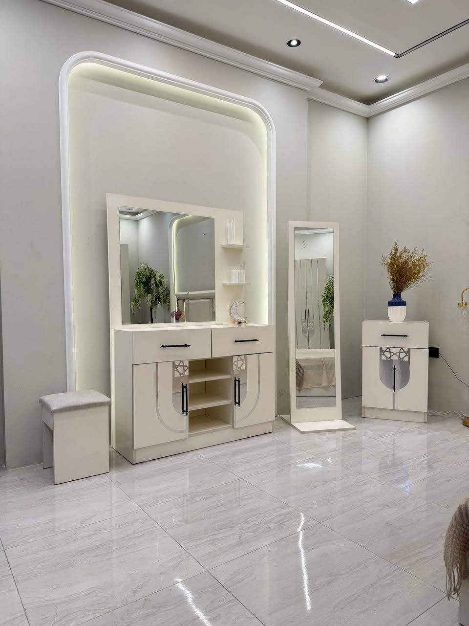 *تم وصول موديل اكسنت*
*10قطع الاصلي*
*ظهر بلوك*
*برغي وجوي حديد*
*كنتور ٣٢٠سم*
*ابواب جام*
*اناره بالكنتور +مجرات*
*اناره بالكومديات*
*سرير مخزن*
*شازلون مخزن*
*قياسات الغرفه عملاقه*

*كل هذا بسعر مليون و350 الف*
***********
