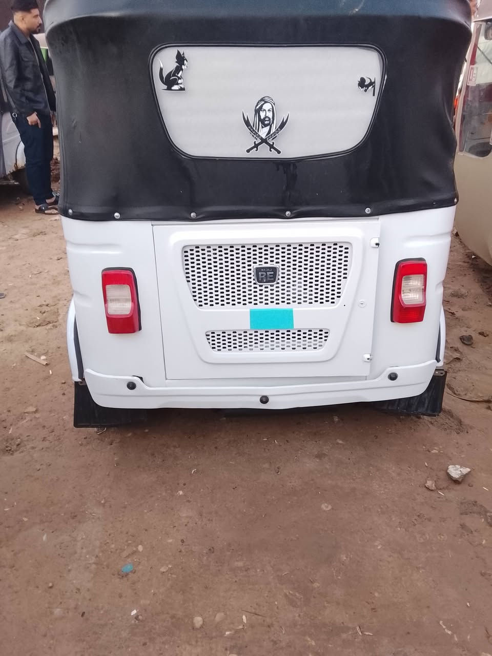 السلام عليكم توك توك للبيع 2021 شهر 12 تحويل ثاني يوم تيك توك كامله كل نقص ما بيهال تحويل ثاني يوم رقم ديالى مكانها ديالى تحرير جاهزه السعر سبع ملايين وبيه مجال رقم الهاتف ***********
