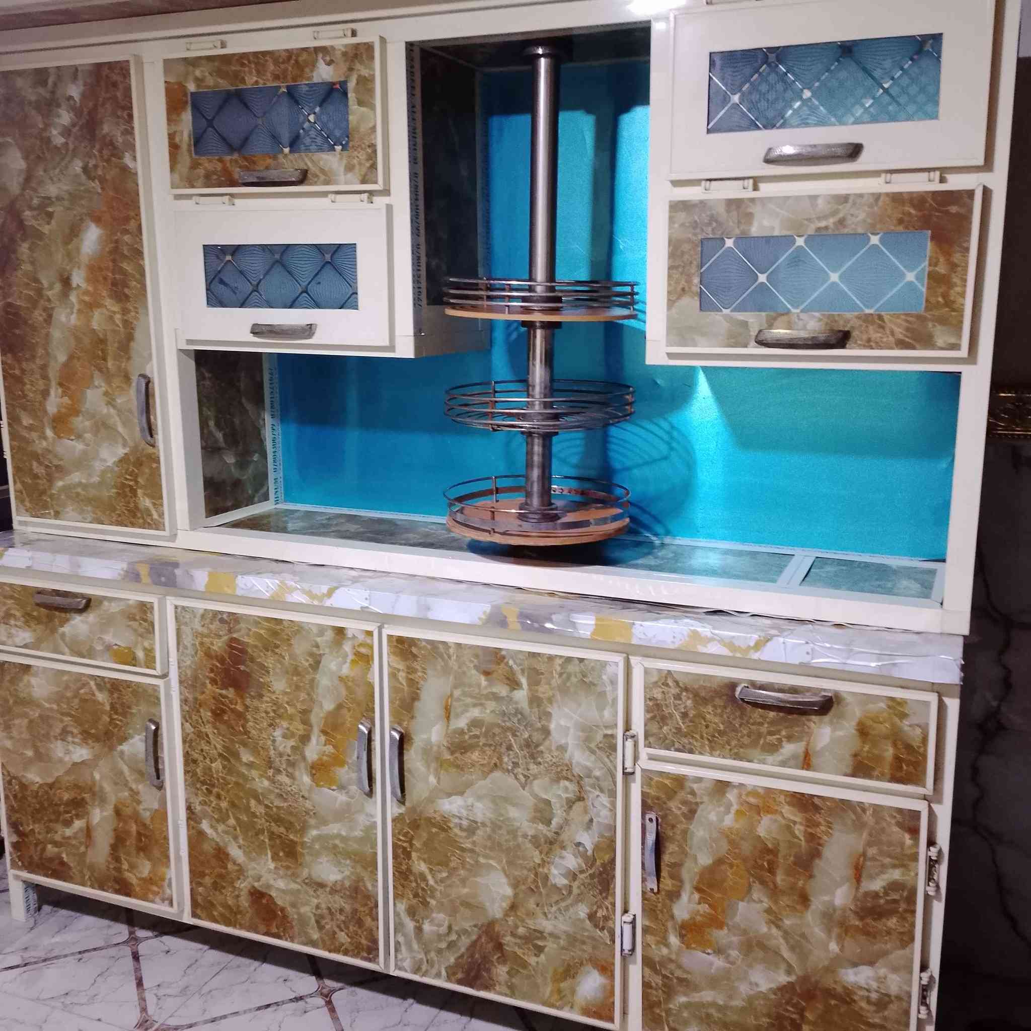 للبيع كاونترات واحد 3 قطع  2 متر و سنك متر ونص  سعر 300 وثاني مرمر   2 متر سنك و تعليك   سعر 250  / بدون اضرار  العنوان بصره تاميم للاستفسار *********** البصرة, العراق
