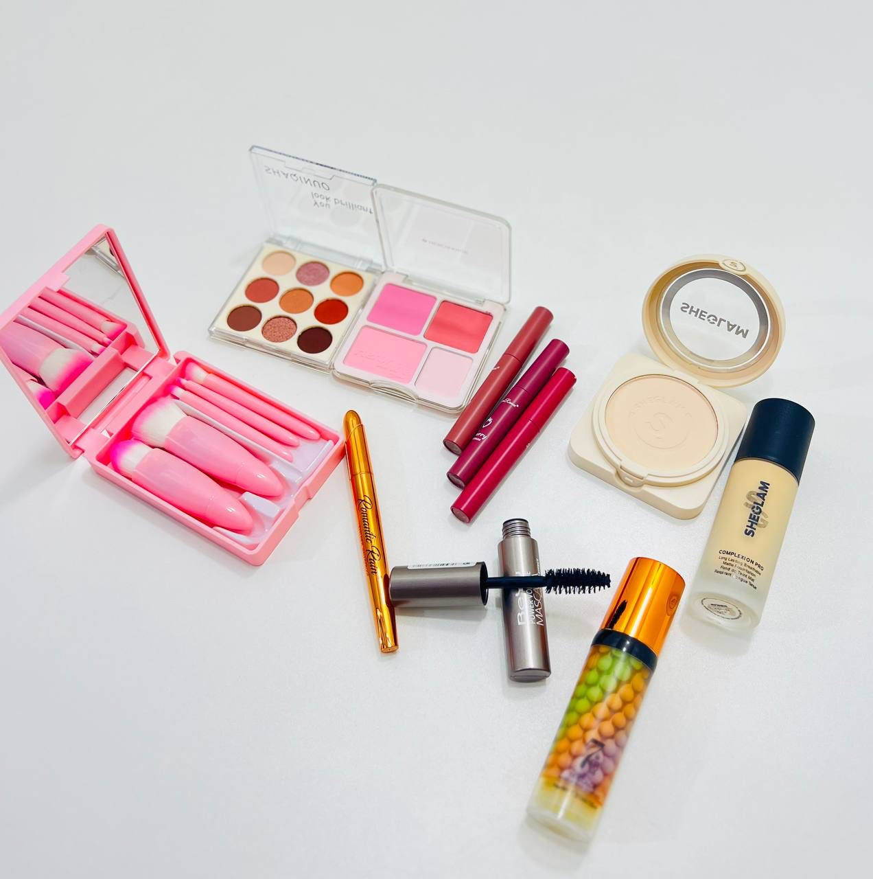 🎀 أساسيات المكياج للمبتدئات 🎀
كل الأساسيات لمكياج كامل من البداية للنهاية 💕
🔹 فاونديشن + بودرة SHEGLAM لتوحيد اللون وتثبيت المكياج
🔹 باليت ظلال 9 ألوان (نود ودرجات دافئة)
🔹 باليت بلاشر وردي لإشراقة طبيعية 🌸
🔹 أرواج مات ثابتة وألوان أنثوية
🔹 ماسكارا لتكثيف وتطويل الرموش
🔹 برايمر خفيف غير دهني
🔹 قلم تحديد ذهبي
🔹 مجموعة فرش داخل علبة
💖 مناسب للمبتدئات والمحترفات
🎁 خيار حلو كهدية أو للاستخدام الشخصي
📦 الكمية محدودة — للحجز راسلينا

توجد توصيل لجميع المحافظات العراق 🇮🇶🚚🚕للحجز والاستفسار يرجى التواصل عبر الخاص 📩💌توجد لدينا عروض خاصة وخصومات وهدايا 🎁😍


**إذا كنت صاحب هذا الإعلان وتريد حذفه لأي سبب، رجاءا أرسل رسالة إلى الدعم الفني**