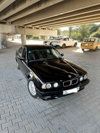 BMW  السلام عليكم بي أم 535 عليه محرك 30 جديد موديل 90  كير و مكينه و ...