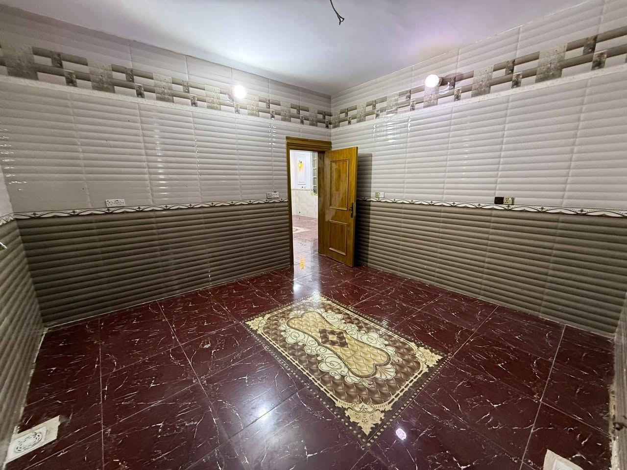 🏠بيت للبيع
🏠دار للبيع بناء حديث

📍حي الصادق شارع العوادين 

📐مساحه ٣٠٠م 

🕍الطابق الاول :٢ غرف استقبال صاله مطبخ صحيات ٢ منور٢  طارمه حديقه +محل كبير ومخزن 

🏯الطابق الثاني : ٤ غرف صاله 
طابق ثالث بيتونه +مخزن 
 للاستفسار ***********

#الشطرة #دارللبيع #عقارات #شراءالعقارات #بيت #للبيع
