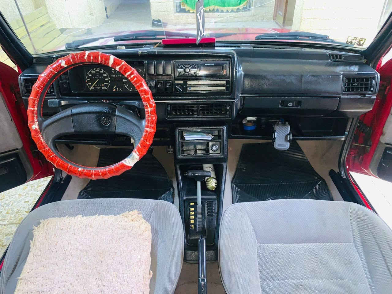 السلام عليكم
كولف 1990
السيارة باسمي وتحويل مباشر.
هزة جديدة، وعلى وضع الشركة، جاهزة من كل النواحي مع كفالة عامة.
كير أوتوماتيك، وكلشي بيها بلاد
طقم تاير ياباني، محرك دوش ترايك.
من الشمال إلى الجنوب، البيع بدون مراوس.
السعر ٣٨$ قابله للتفاوض 

للاستفسار: ***********
غير متفرغ على الفيس.
مكانها: بغداد – العبيدي – شارع مدرسة العابد.

عذرًا على الإطالة.
