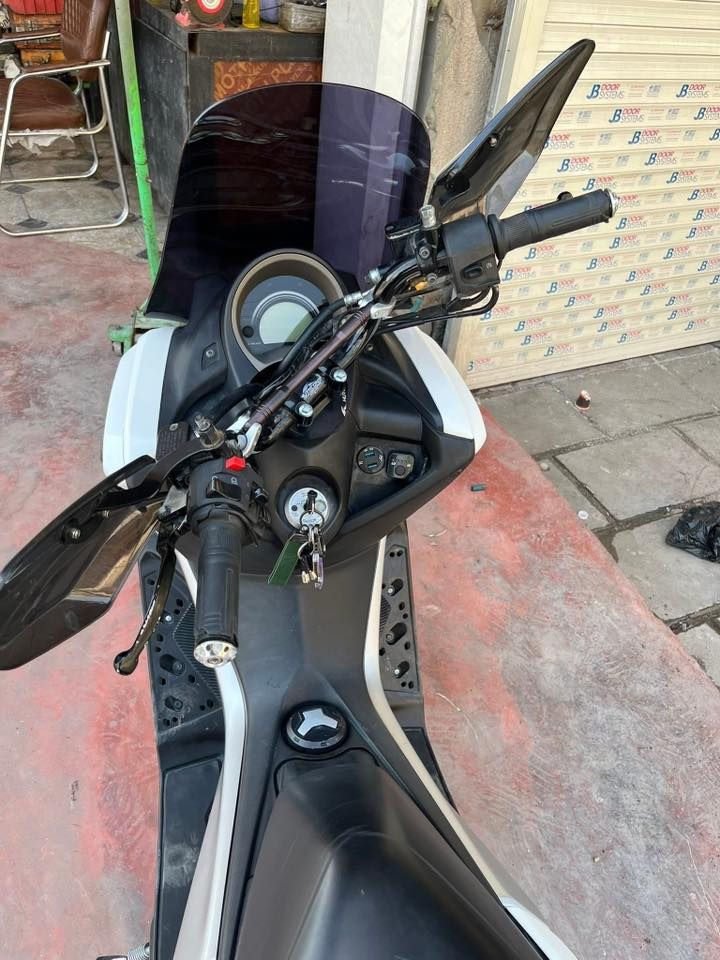 للبيع ممزوده تزويد شرط تزويد اليابان اكزوز رياضي كاتم صوته يخبل ستيرن رياضي يو اس بي شحن تدفئه يدات ومجمع كامل مال دبل اشاره ودكمه رماش غير الاصليه واي نقص مابيها الدراجه دهن امزويل كل شهر وبانزين محسن تجي وتشوف بعينك برغي واحد ماكو نقص بيها دراجه بس بليل اطلع بيها وماشيه 13 الف  البياع شراي لاتكسر بيها لان اعرف اسعاركم دراجه مال جناي ...وعندي مقطع من نازله من الرمبه واتساب فقط ***********  ..السعر 15 ورقه ونص وادري معروضات ب 14 ورقه ونص بس مو تزويد
