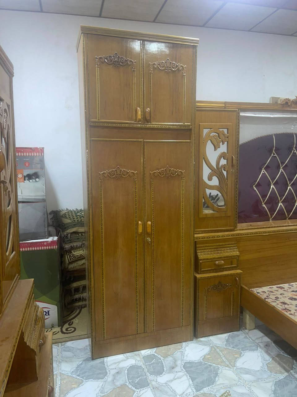 غرفه عراقيه فخمه استخدام قليل
السعر مليون ١٠٠٠،٠٠٠ العزيزيه منطقة الشباب 
للاستفسار ***********
