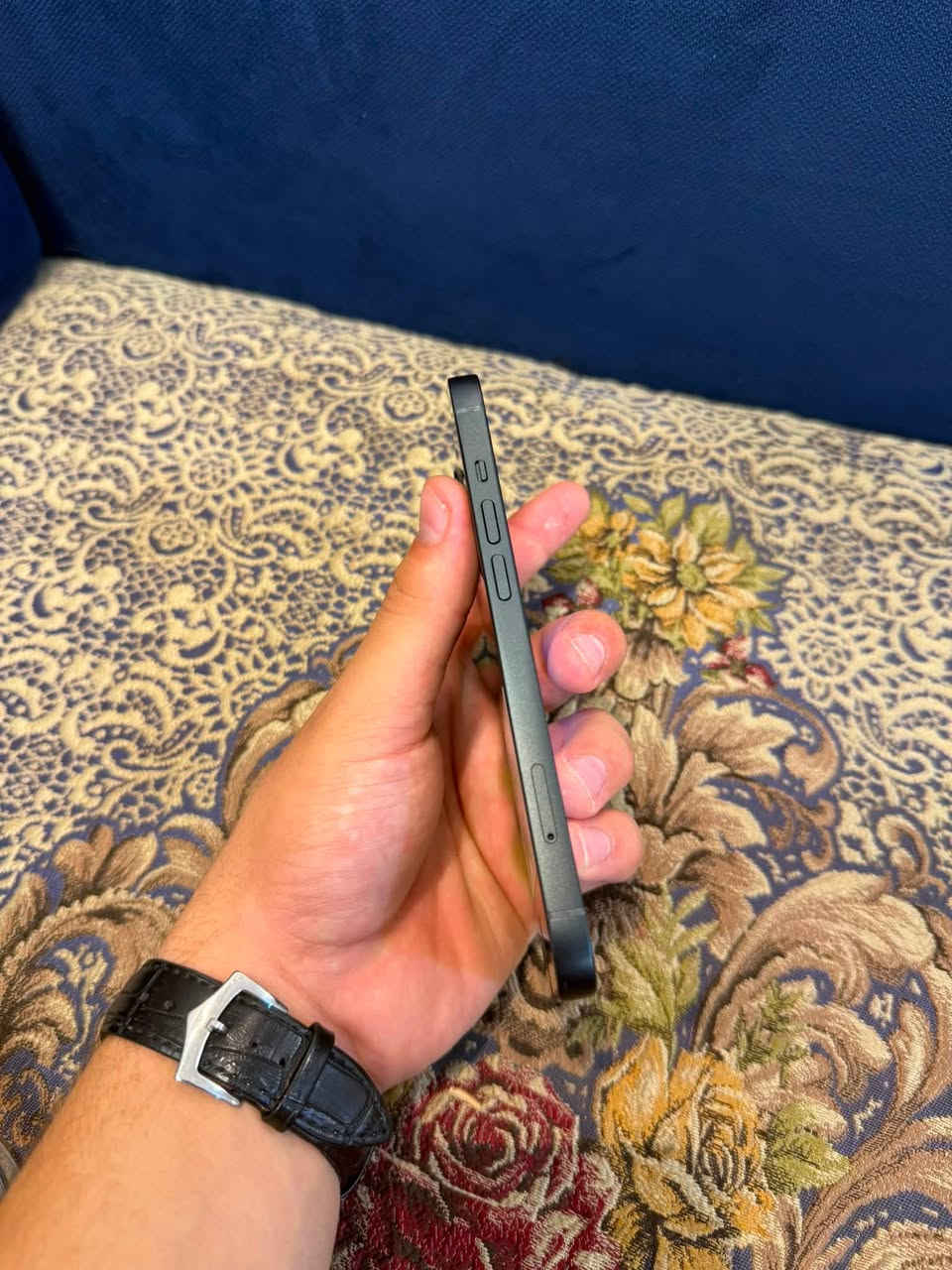 ايفون 13 عادي 
ذاكره 128 
بطاريه 91
دبل خط 2️⃣
جهاز بلادي وتر ضمان 10 ايام 
السعر 430 🔥مع هديه كفر ولاسق مجاني 
هاتف ***********
*********** زيد الكبيسي
